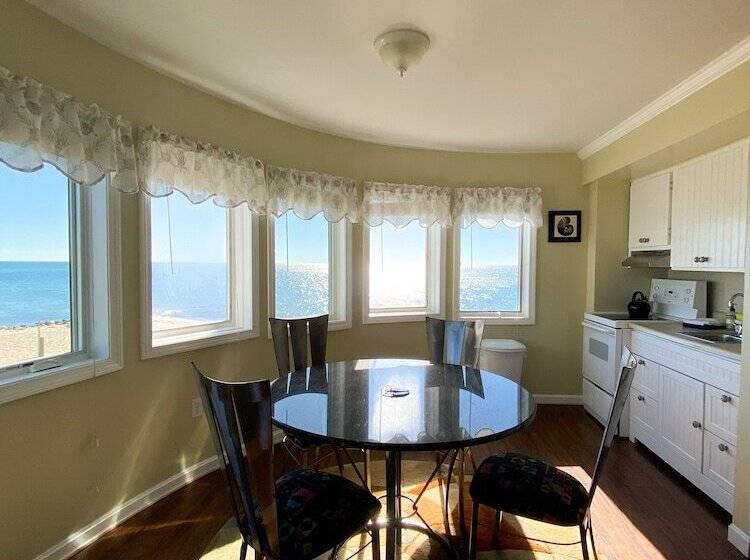 2 Bedrooms Suite Sea View, Seashell Motel