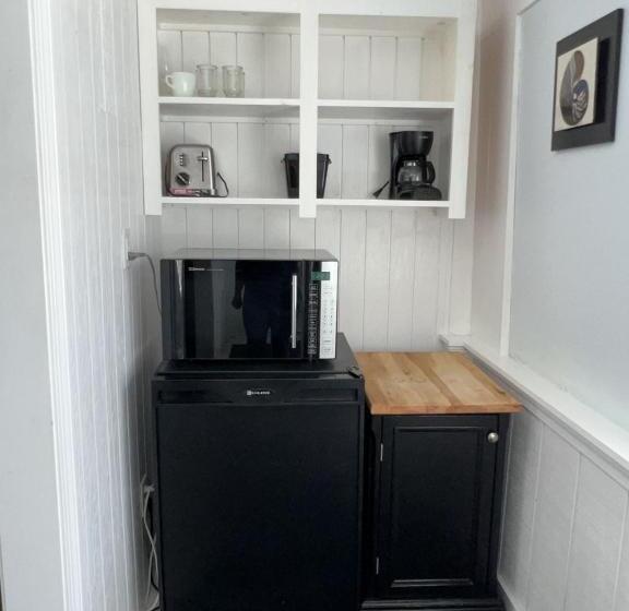 デラックストリプルルーム, Seashell Motel