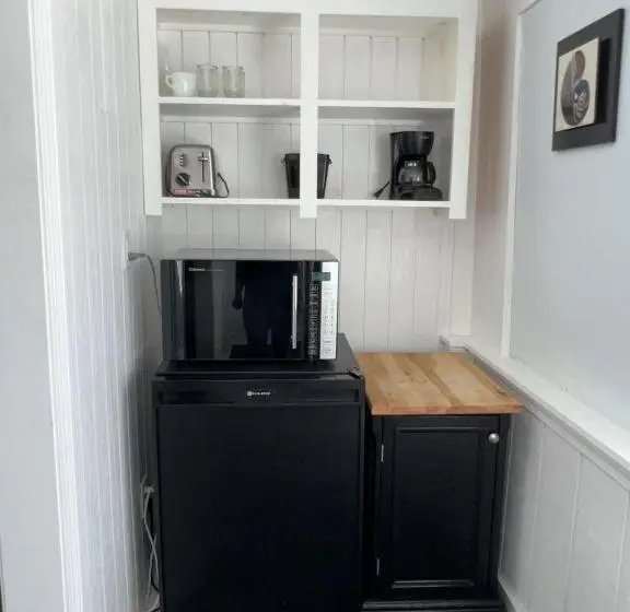 デラックストリプルルーム, Seashell Motel
