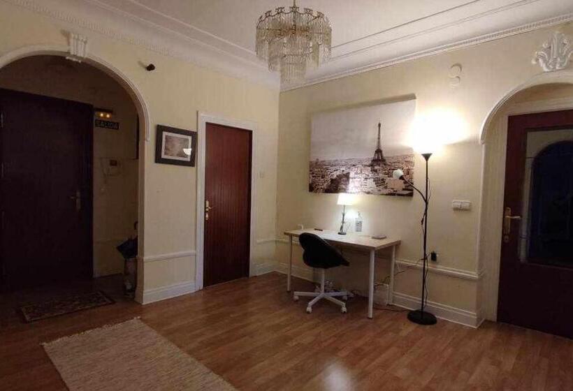 اتاق لوکس, Fliphouse Rooms Pensión