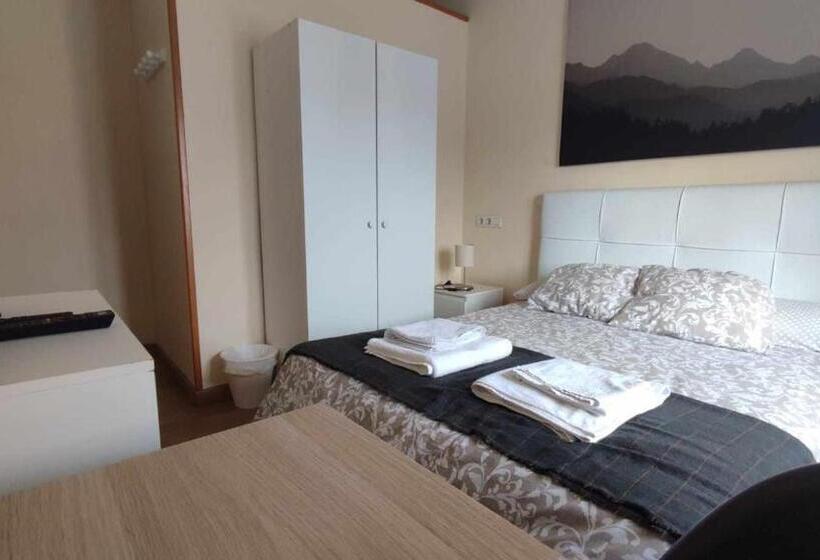 اتاق لوکس با بالکن, Fliphouse Rooms Pensión