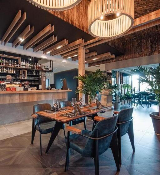 سوئیت 2 خوابه, Forest