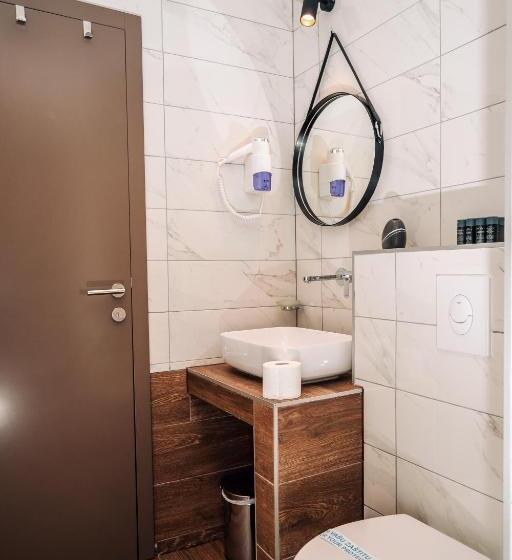 اتاق استاندارد با چشم‌انداز کوهستان, Forest