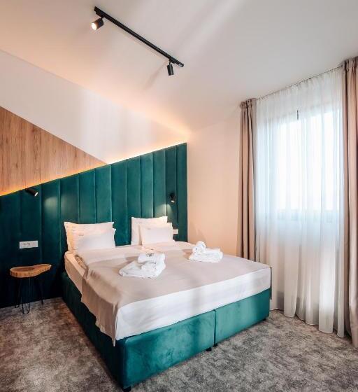 اتاق استاندارد با چشم‌انداز کوهستان, Forest