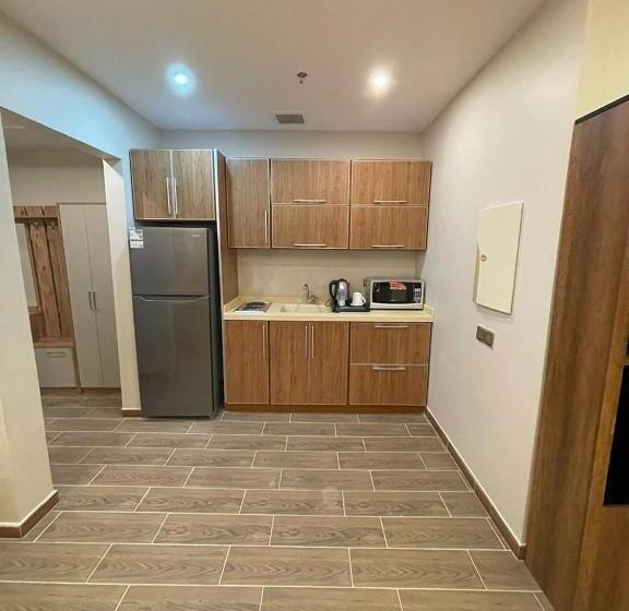 シティビュースイート, Mirada Purple   Zahra