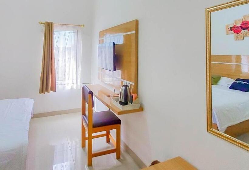 Номер Superior, Urbanview Hotel Bundaran Besar Palangkaraya By Reddoorz