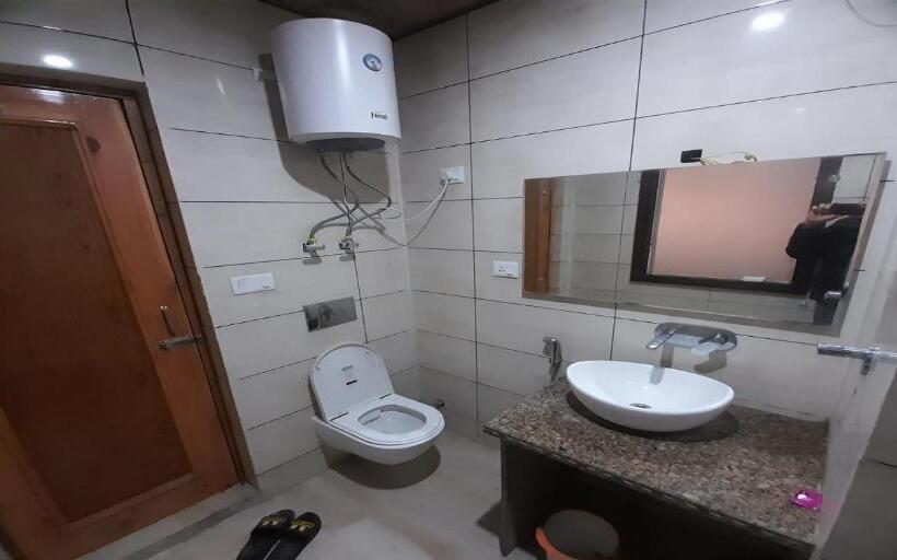 غرفة قياسية, Zoon Dabb Srinagar Airport Kashmir