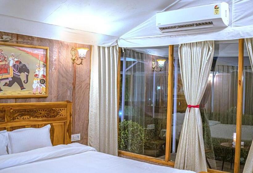 كوخ قياسي, Kurja Resort Balsamand