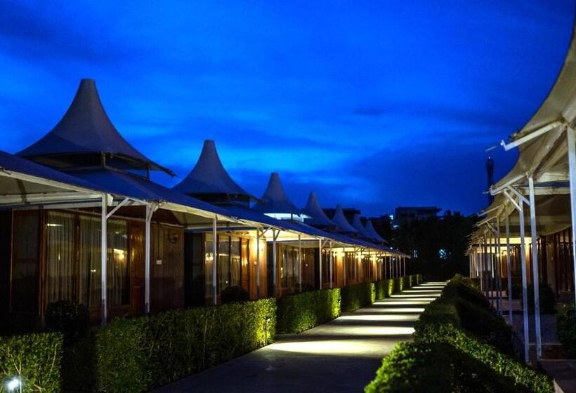 كوخ قياسي, Kurja Resort Balsamand