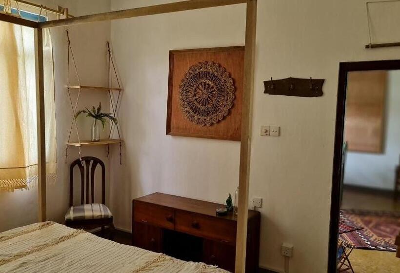 Quarto Deluxe, Frida House