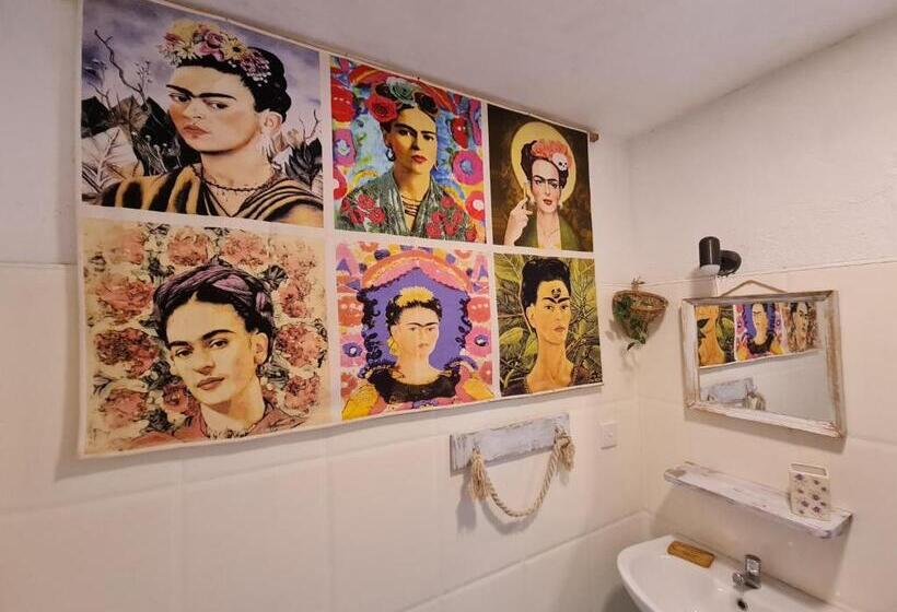 Quarto Deluxe, Frida House