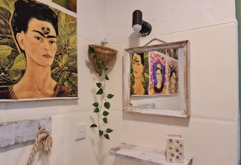 Quarto Deluxe, Frida House