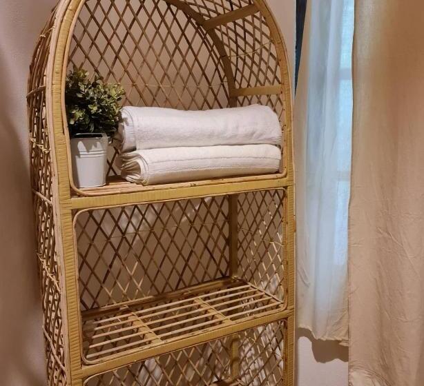 Quarto Estandar, Frida House