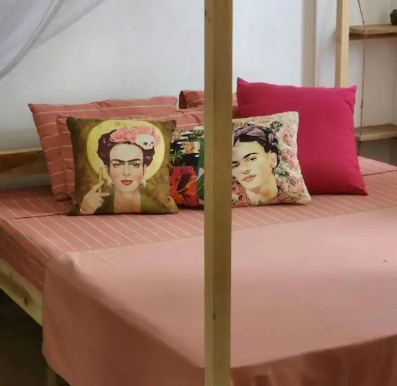 اتاق لوکس با چشمانداز باغ, Frida House