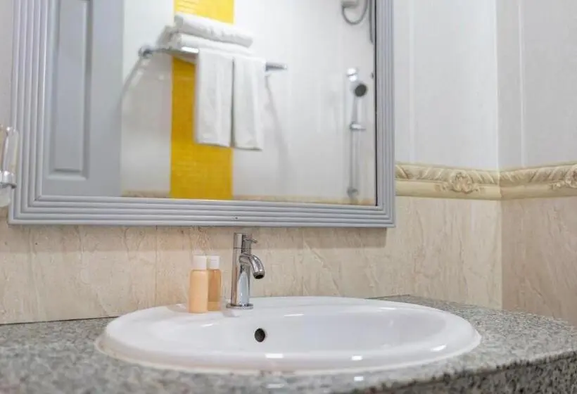 سوییت سوپریور, Umet Seaview Hotel With Free Roundtrip Airport Pick Up And Drop Off