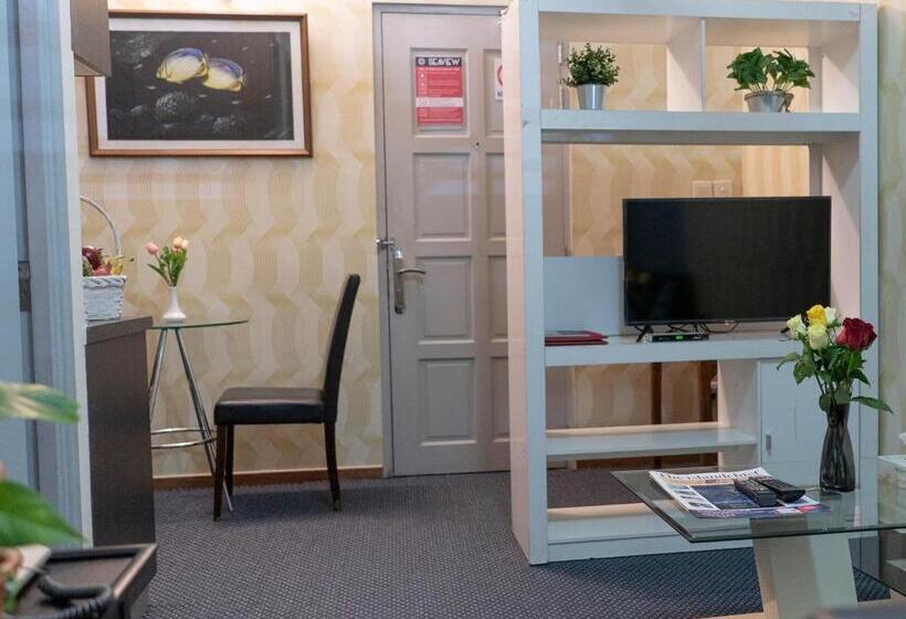 Deluxe Suite Sea View, Umet Seaview Hotel With Free Roundtrip Airport Pick Up And Drop Off