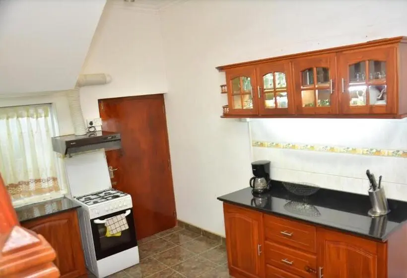 身障者適用スタンダードルーム, Yolanda Villa Negombo