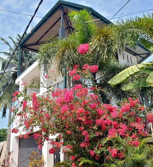 غرفة قياسية لذوى الاحتياجات الخاصة, Yolanda Villa Negombo