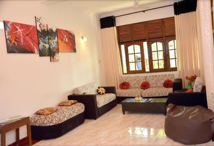 غرفة قياسية ثلاثية مزودة بشرفة, Yolanda Villa Negombo