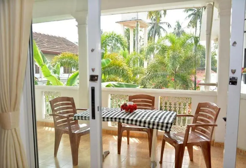 バルコニー付きスタンダードトリプルルーム, Yolanda Villa Negombo