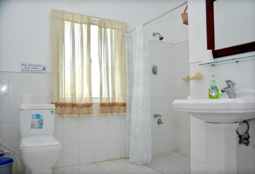غرفة قياسية ثلاثية مزودة بشرفة, Yolanda Villa Negombo