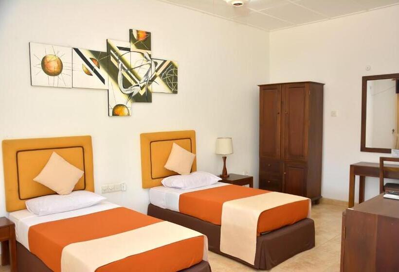غرفة قياسية مزوَّدة بشُرفة, Yolanda Villa Negombo