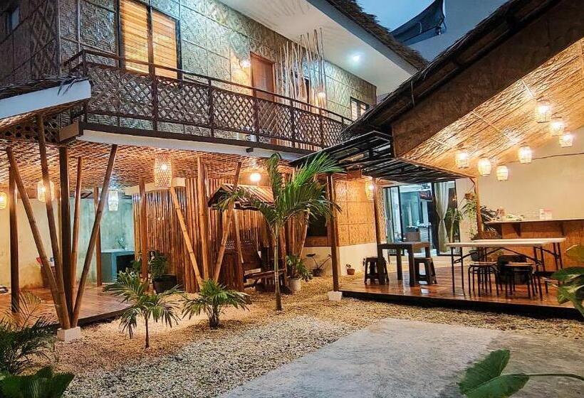 Quarto Triplo Economy, Intoy S Place