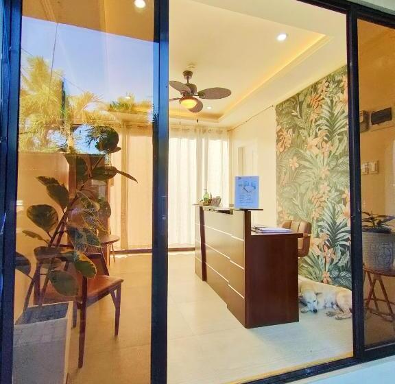 Quarto Triplo Economy, Intoy S Place