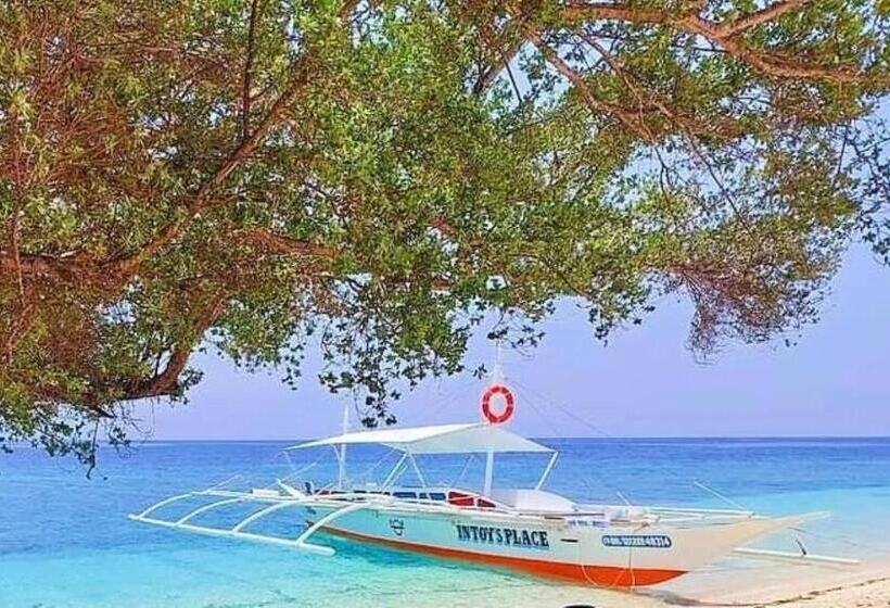 سرير فى غرفة مشتركه, Intoy S Place
