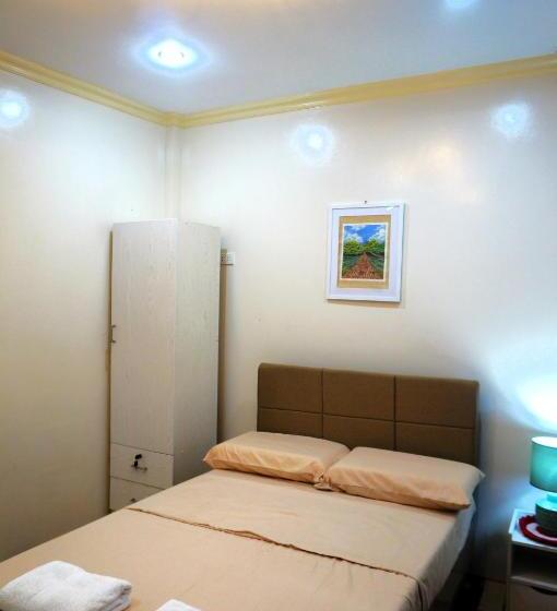 Quarto Deluxe, Intoy S Place