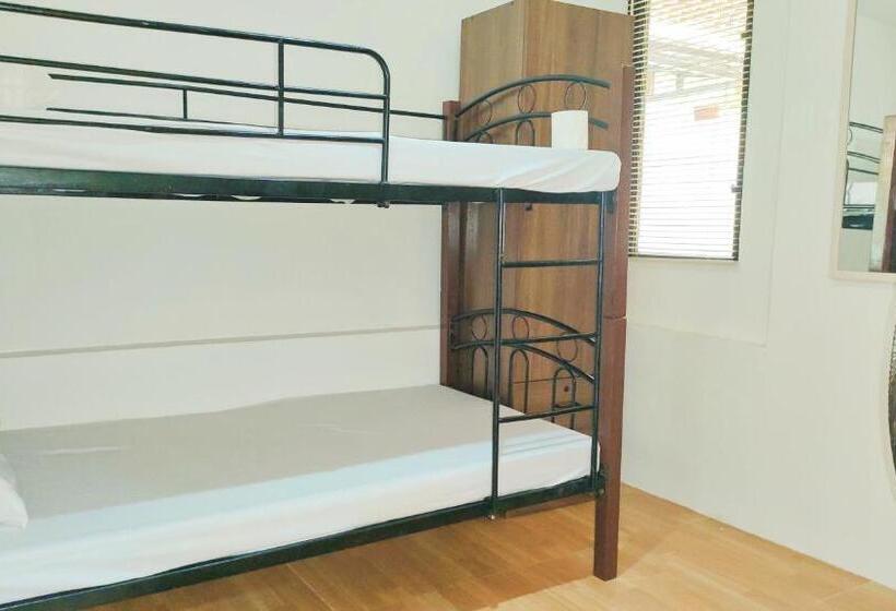 エコノミールーム, Intoy S Place