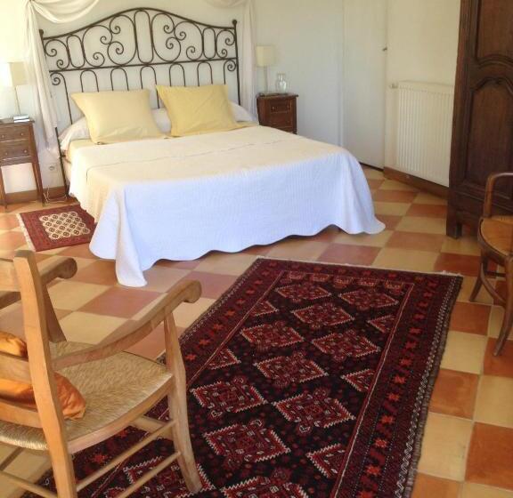 חדר סטנדרט לשלושה עם נוף לגינה, B&b Château Pierre De Lune