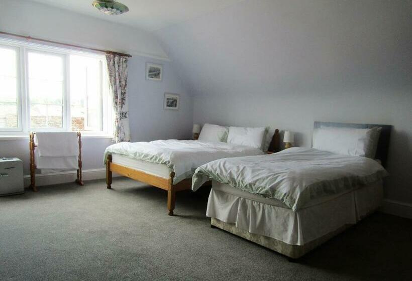 ファミリールーム, The Old Post House