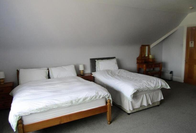 ファミリールーム, The Old Post House