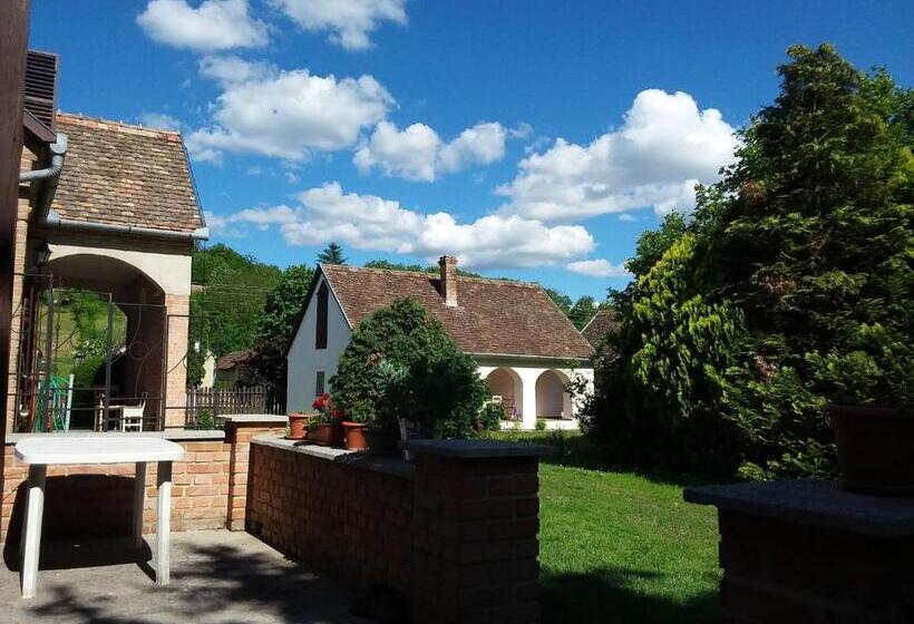 キャビン, Helesfa Vendégház