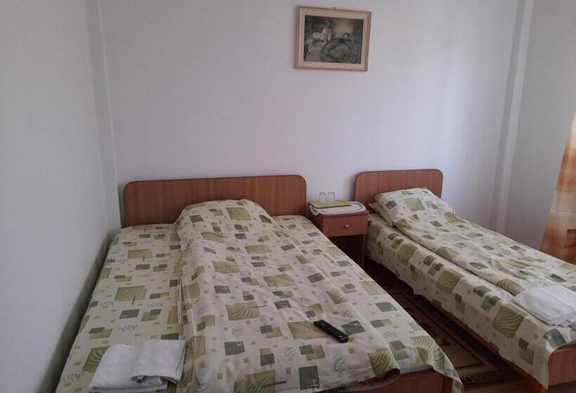 Номер Стандарт Трехместный, Pensiunea Anda