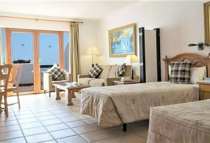 استودیوی استاندارد با چشم‌انداز دریا, Ona Beverly Hills Suites