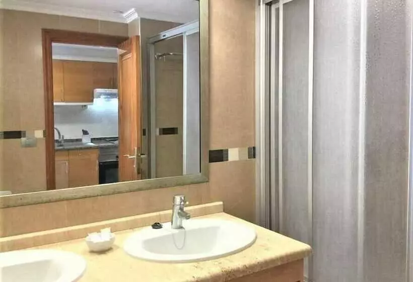 استودیوی استاندارد با چشم‌انداز دریا, Ona Beverly Hills Suites