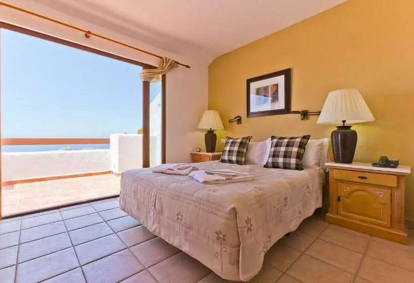 آپارتمان 2 خوابه با چشم‌انداز دریا, Ona Beverly Hills Suites