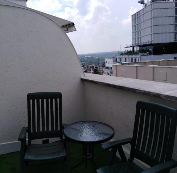 اتاق لوکس با تراس, Rincon De Gran Via