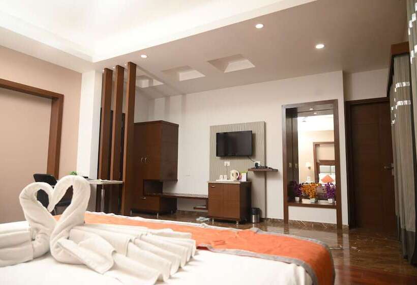 Номер Deluxe, Chirag