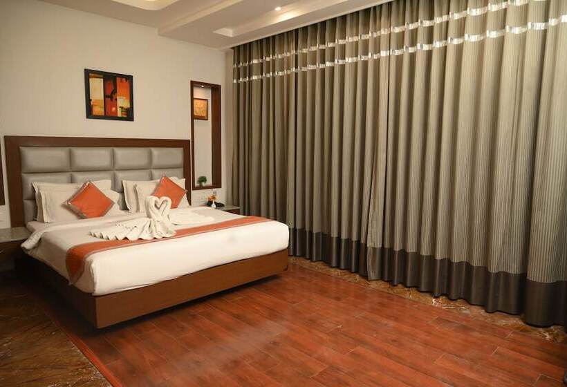 Номер Deluxe, Chirag