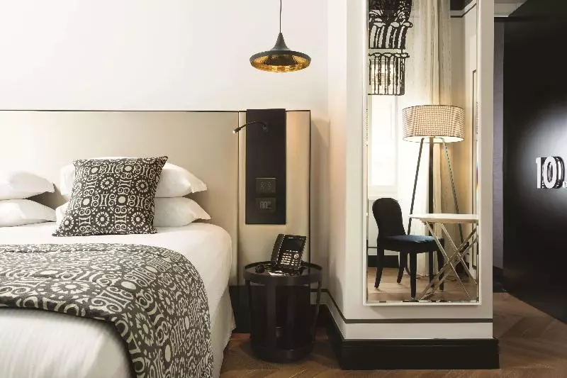 デラックススタジオ, Corso 281 Luxury Suites