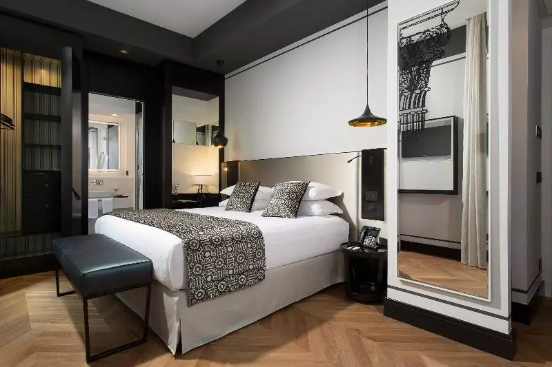 デラックススタジオ, Corso 281 Luxury Suites
