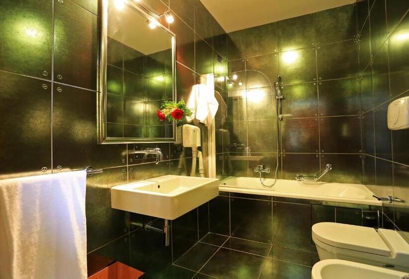 غرفة ديلوكس, L'aquila