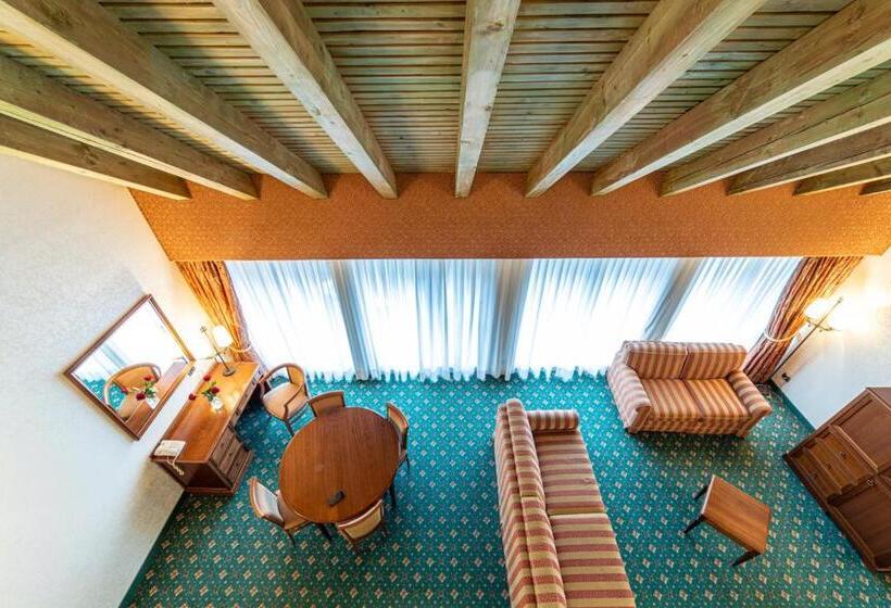 Suite, Lux Garden