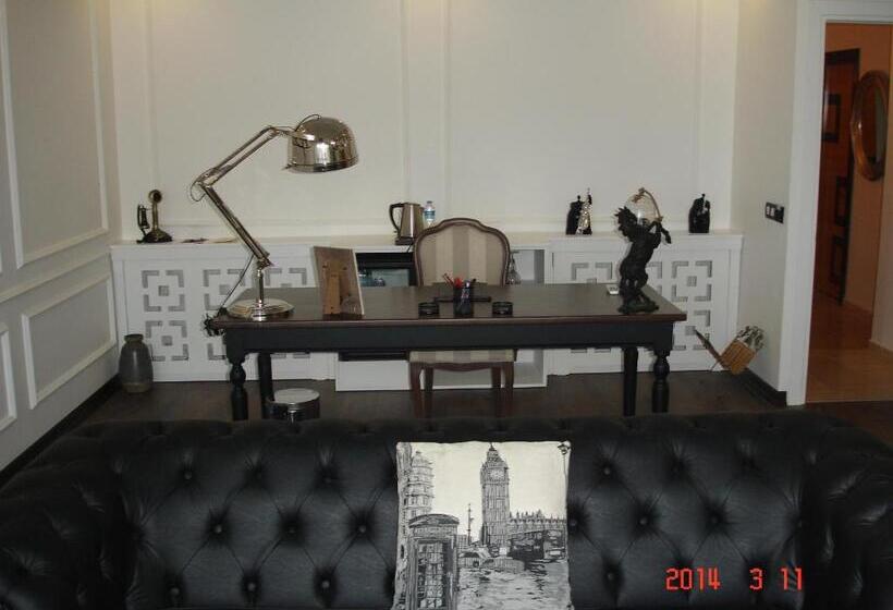 سوییت, North Point