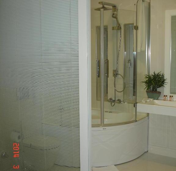 سوییت, North Point