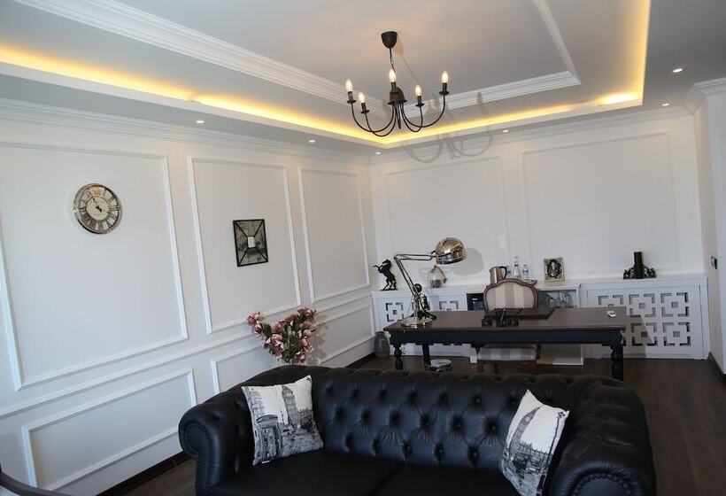 سوییت, North Point