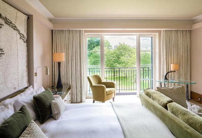 חדר דלוקס, The Grove